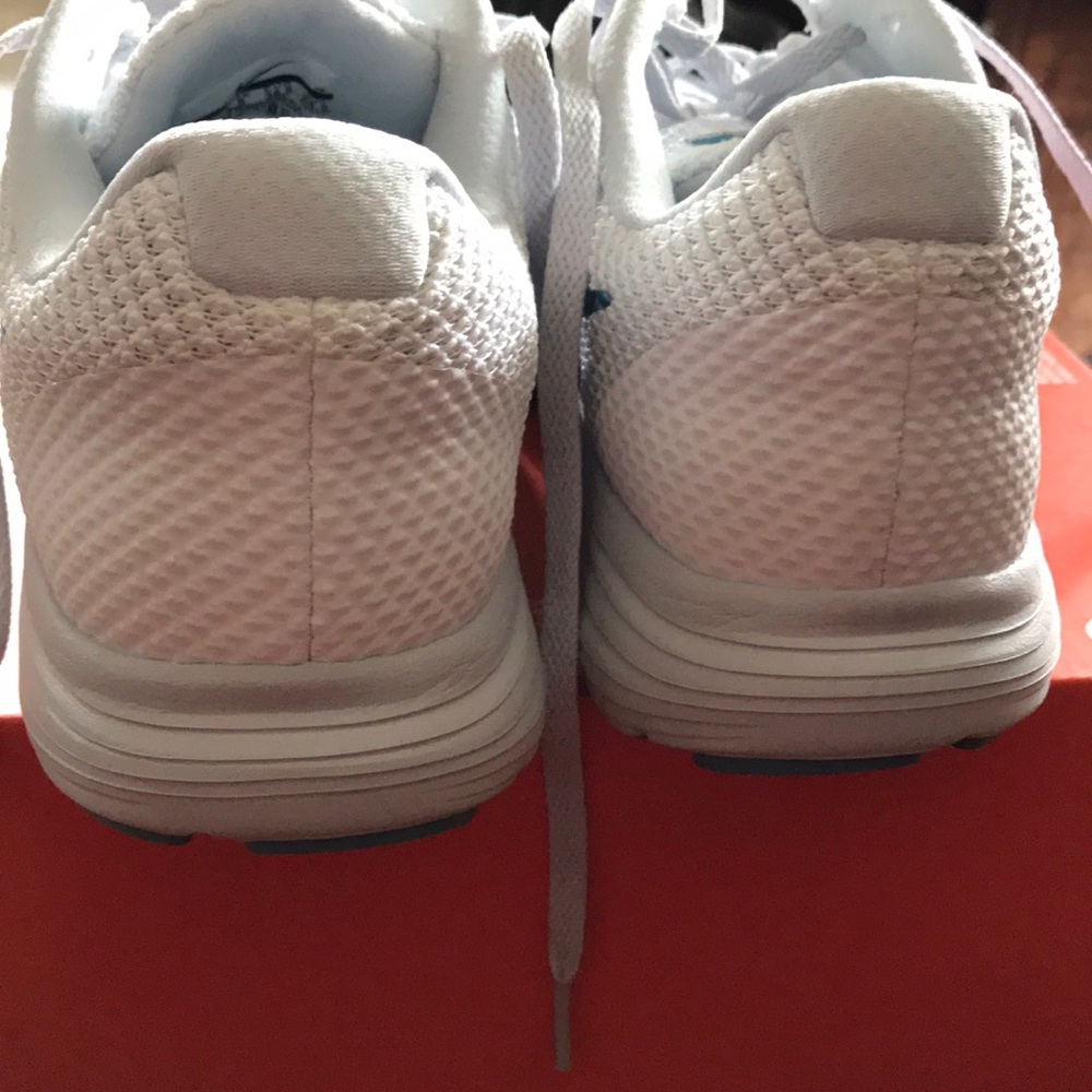 Nike White & Blue Revolution 3 Shoes LAST PAIR - Picture 8 of 8